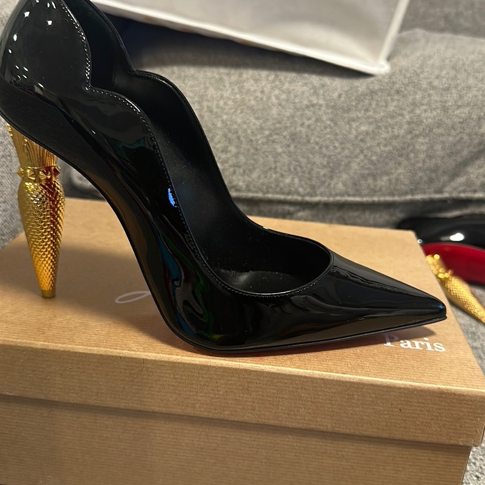 Black lip chick louboutin 39.5 heels new in box